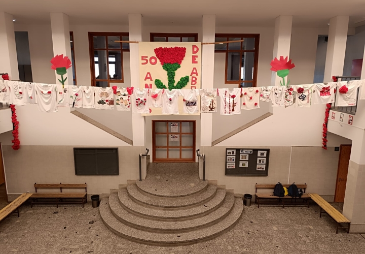 Concurso t-shirt comemorativa do 25 de abril